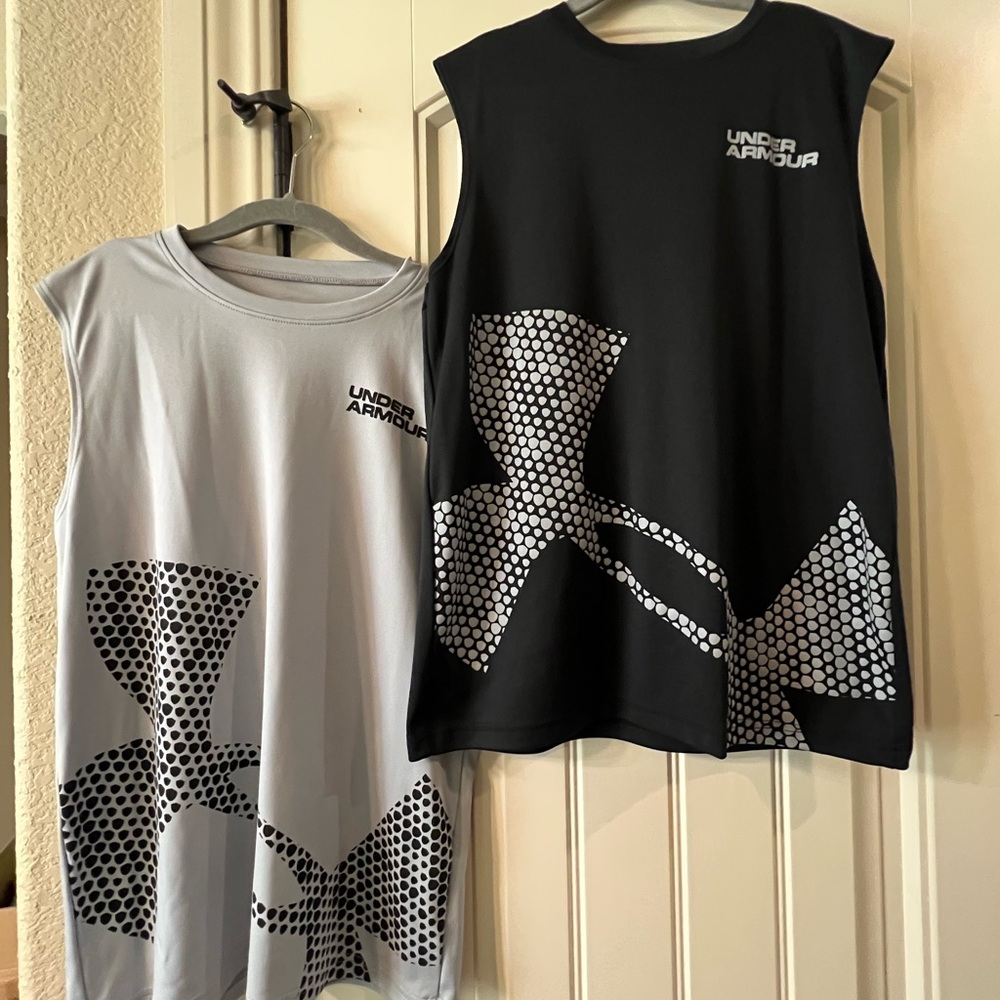 Under Armour boy’s sleeveless shirts black and gray medium